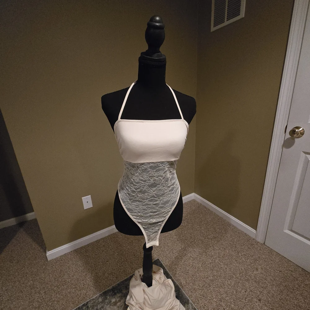 Elegant Cream Halter Maxi Dress - Picture 4 of 5